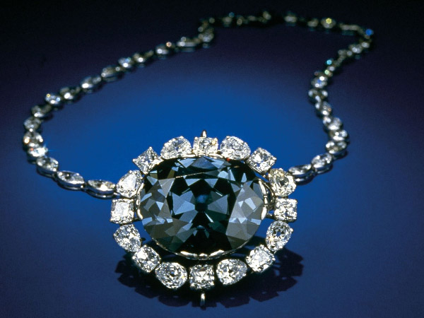 Le Diamant Hope: diamant de 115,4 carats appartenant à Louis XIV