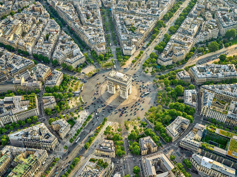 L'Arc de Triomphe de l'&Eacute;toile &agrave; Paris, douze avenues, alignement solaire et g&eacute;om&eacute;trie urbaine
