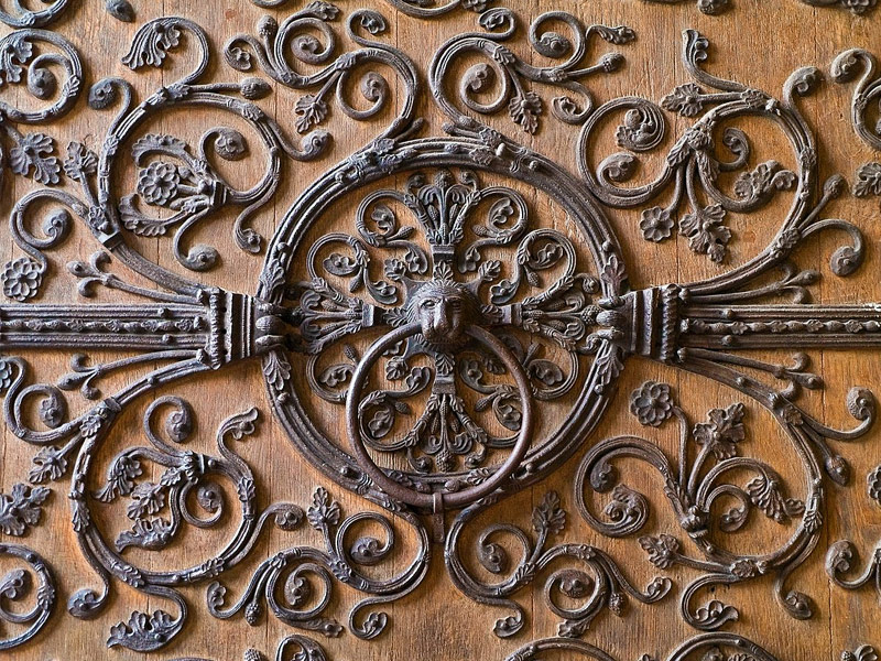 Notre-Dame de Paris et la légende des portes du Diable de Biscornet