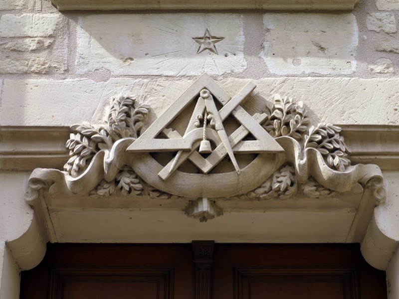 Les symboles des Francs-Ma&ccedil;ons sur les murs de Paris