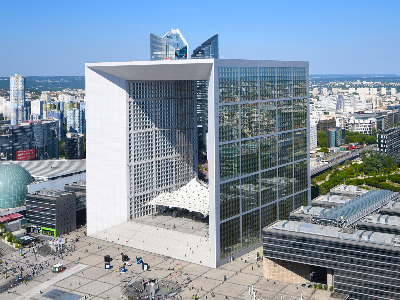 Grande Arche de la D&eacute;fense : Cube, symbole de la pierre taill&eacute;e et de la perfection des francs-ma&ccedil;ons