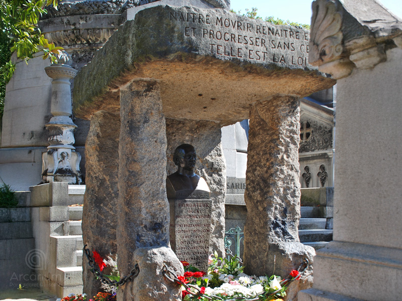La tombe d'Allan Kardec au cimetière du Père Lachaise