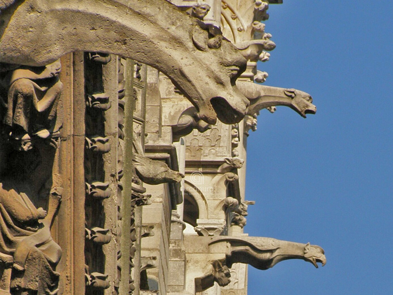 Gargouilles m&eacute;di&eacute;vales de Notre-Dame de Paris, fonction hydraulique et symbolisme sacr&eacute;