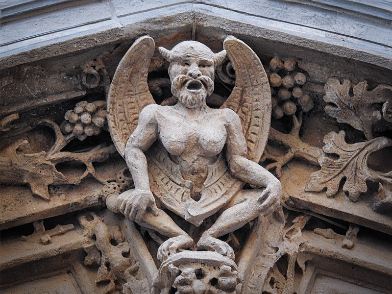 Gargouilles de Saint-S&eacute;verin et Saint-Merri &agrave; Paris, gothique flamboyant, gardiens de pierre m&eacute;di&eacute;vaux