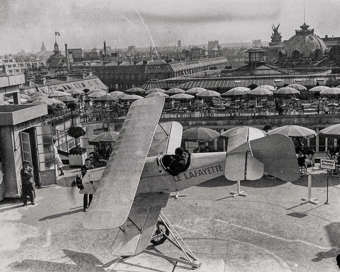 L'exploit de l'aviateur Jules Védrines qui fit atterrir son avion sur le toit des Galeries Lafayette