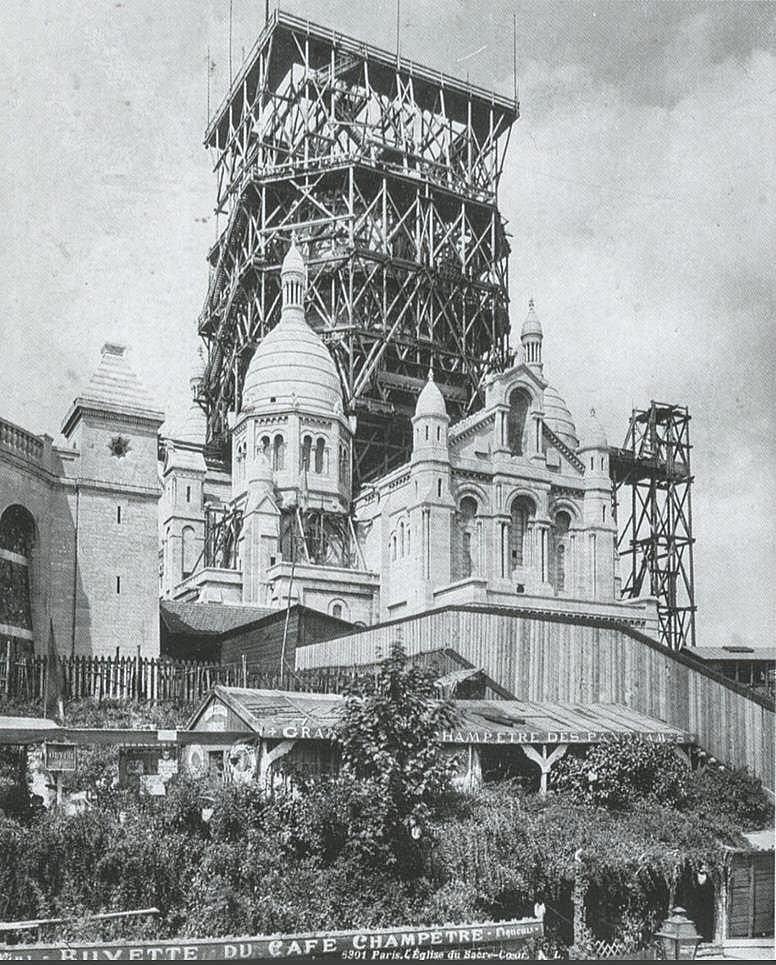 Le Sacré-Coeur de Montmartre en construction, vers 1895.