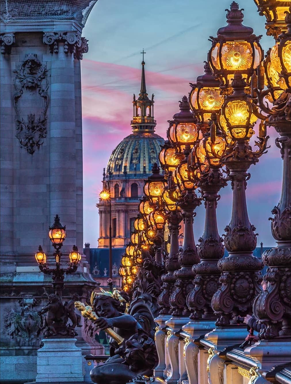 Les plus beaux lampadaires de Paris sur le pont Alexandre III