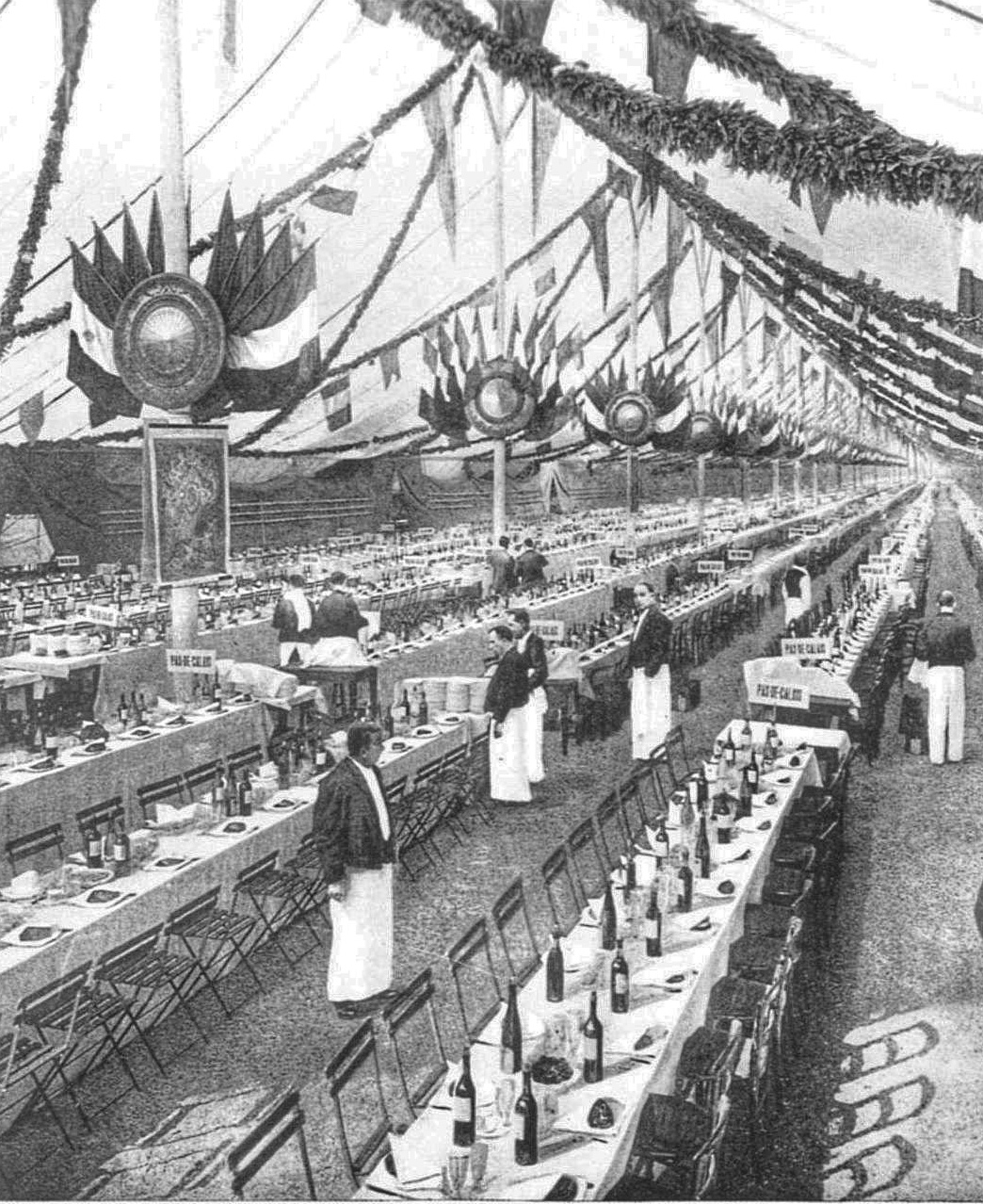 La tente du banquet des maires pendant l'exposition universelle de paris en 1900