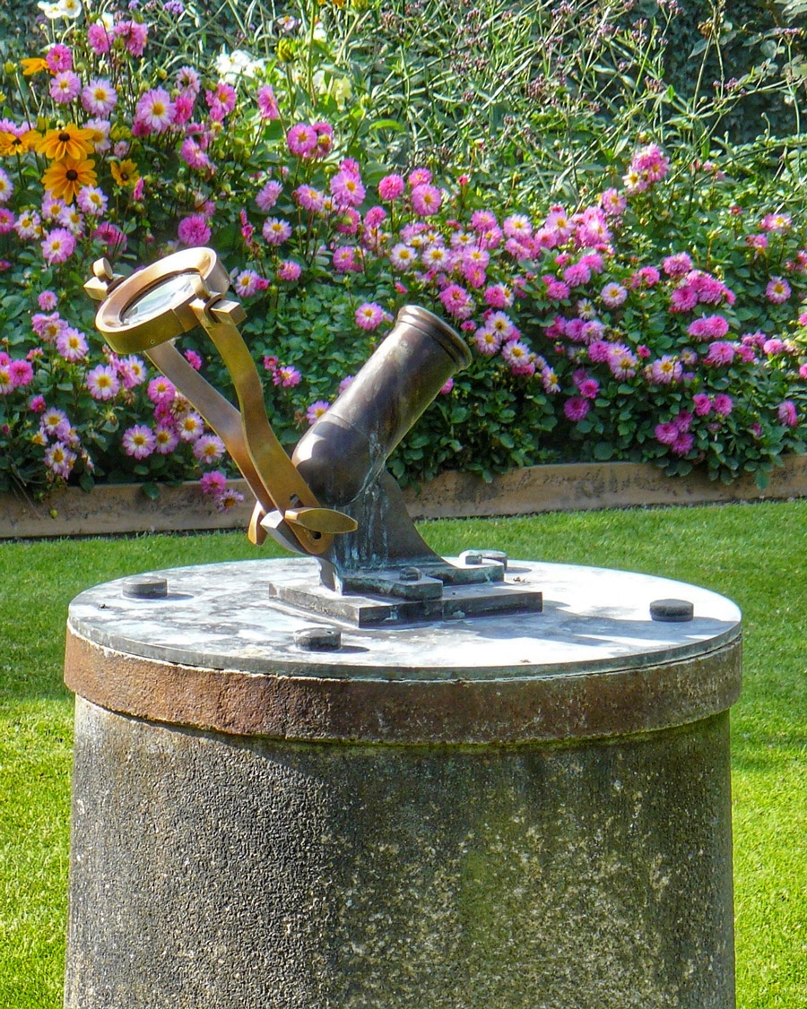 Le petit canon du jardin du Palais Royal