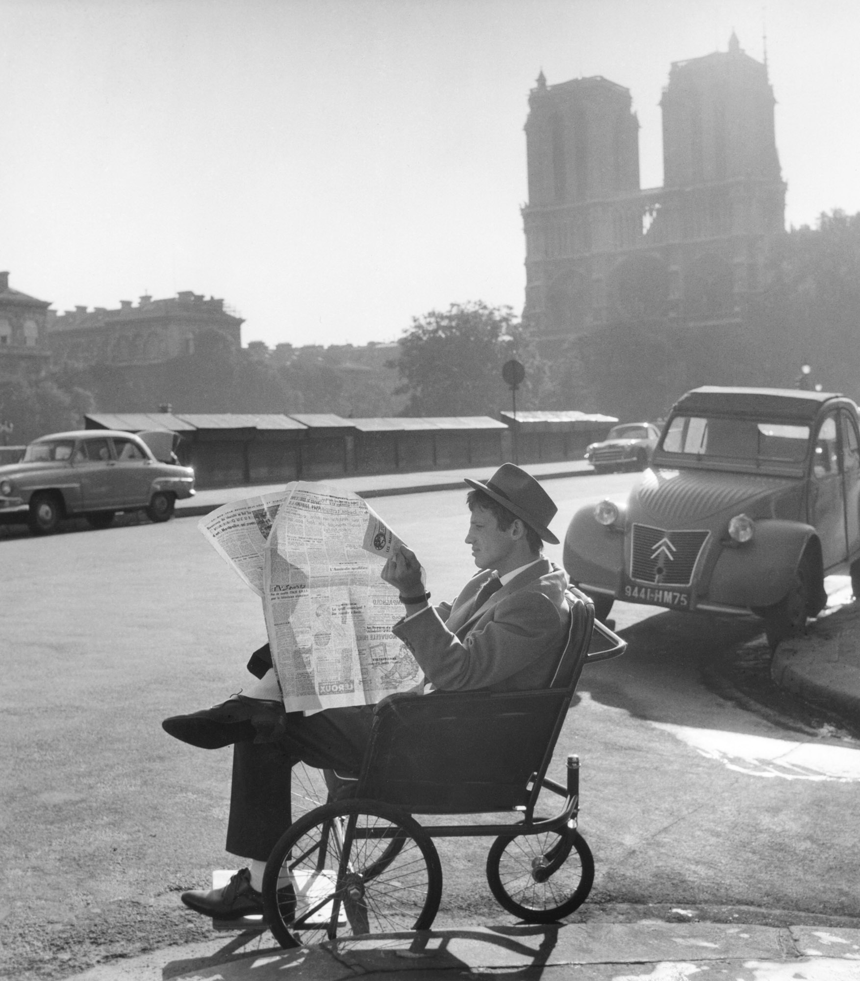 Jean Paul Belmondo  sur le tournage de A bout de souffle, de Jean Luc Godard