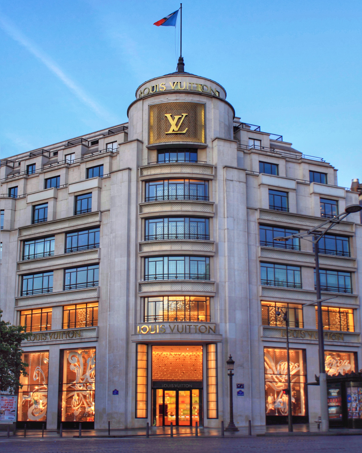 L'immeuble de Louis Vuitton sur les Champs Élysées à Paris