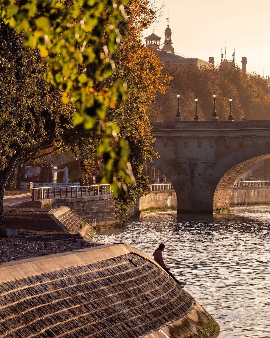 Le pont neuf en automne