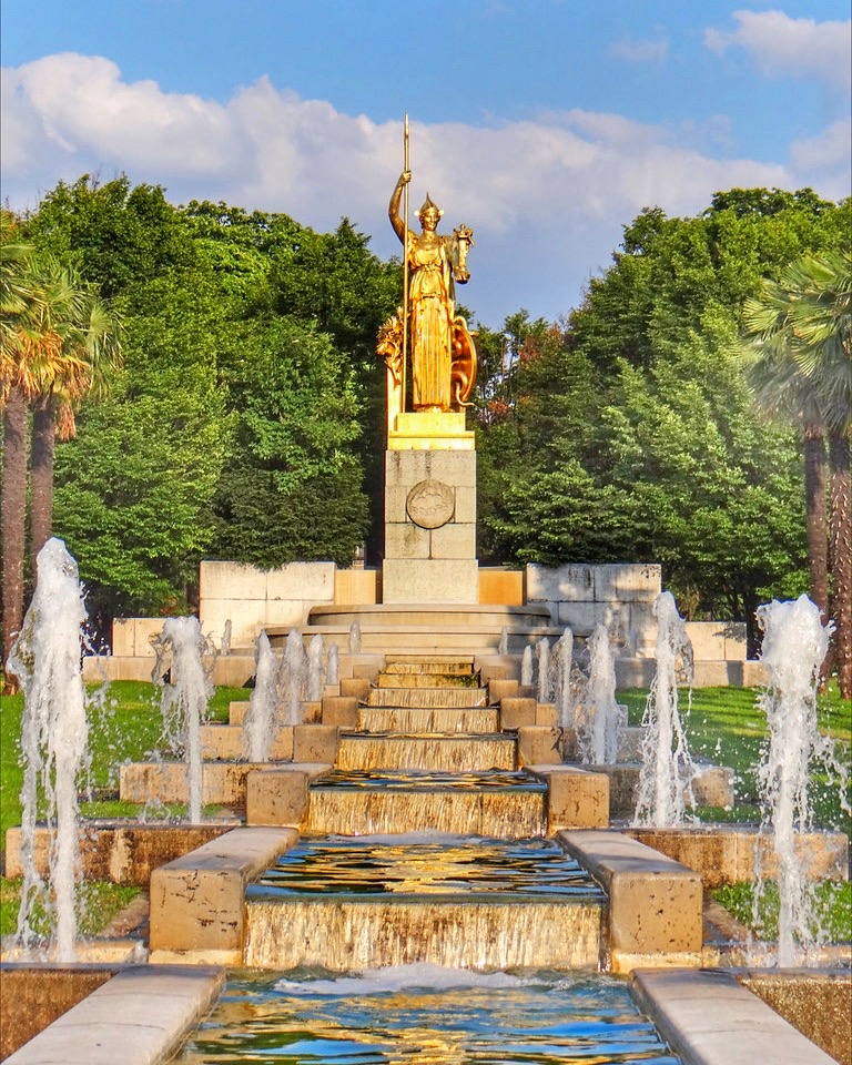 Statue de Léon Drivier , vestige de l'exposition coloniale de Paris de 1931